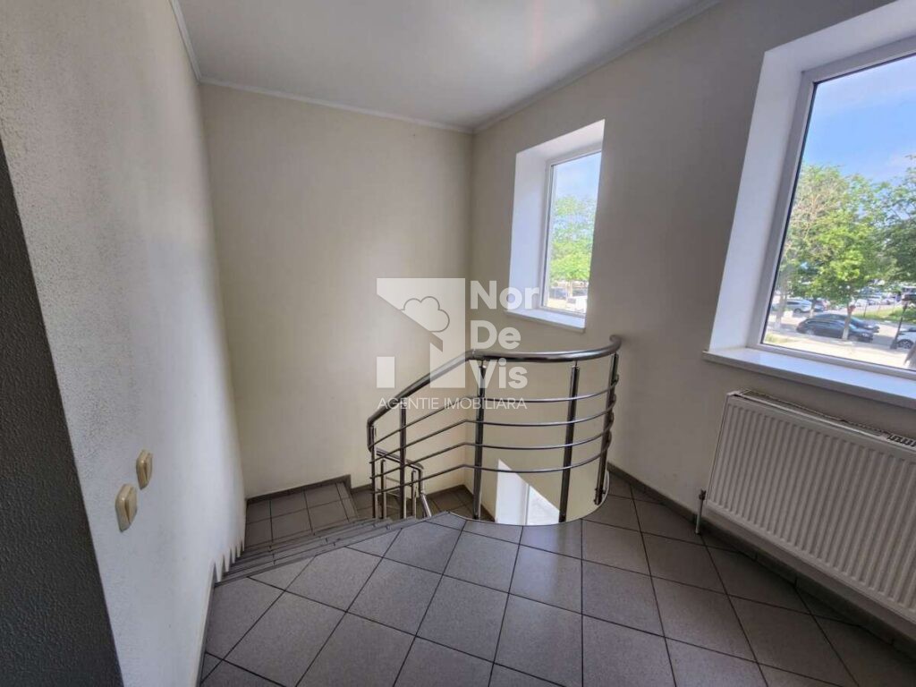 se vinde spatiu comercial