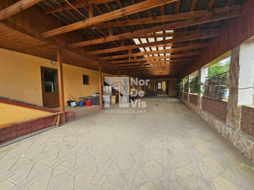 se vinde spatiu comercial