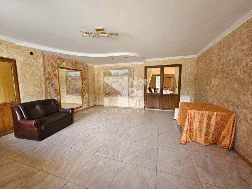 se vinde spatiu comercial